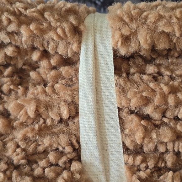 LINDEN BRAND BROWN SHEARLING FAUX FUR THROW 50"x 60" - Picture 6 of 6